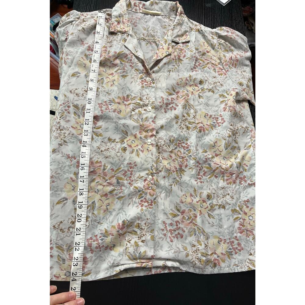 Vintage 70's Lightweight Cottage Floral Blouse in Soft Colors - Picture 2 of 7